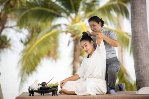Spa de lujo 5 estrellas en Melati Beach Resort Masajes tailandeses y faciales