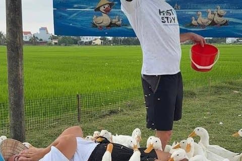 Combo Duck Farm Feeding & Coracle Boat Riding on Site