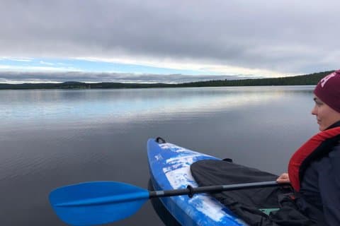 Reme a su manera – Canoa, SUP o kayak en el lago Pyhäjärvi