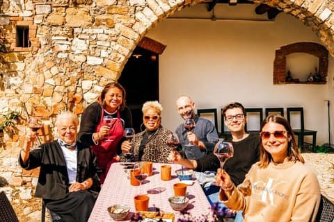 Clase de cocina toscana para grupos pequeños con vino y almuerzo de Siena