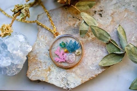 45 minutes Atelier de fabrication de bijoux en résine à Paris
