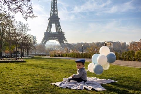Fotografia do bebê com a Torre Eiffel!