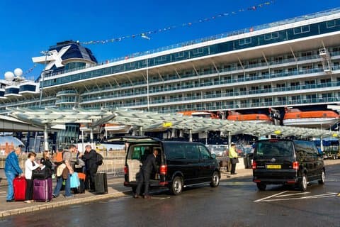 Haven Aankomst of vertrek Gedeelde rit naar Londen en Southampton
