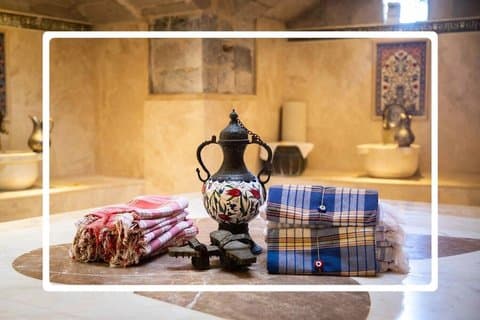 Tour de Capadocia de 2 días incluido Paseo en globo por el baño turco