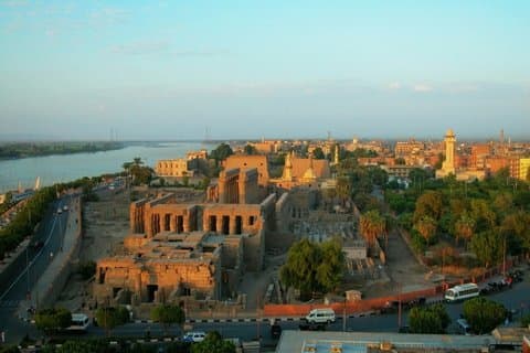 Halvdagstur till Luxor East Bank: Karnaktemplet och Luxortemplet