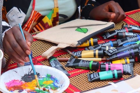 Kigali Måla din egen Tygväska Workshop med lokal konstnär