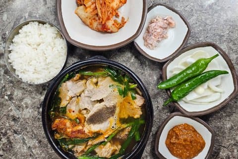 Tour gastronomico di Busan con 10 + degustazioni