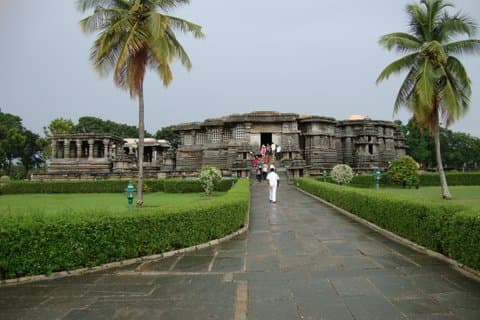 De Bangalore : visite privée de Sravanbelgola, Belur et Halebidu