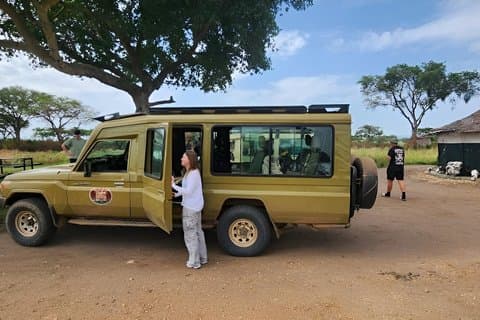 3 days Chimpanzee tracking Kibale Uganda