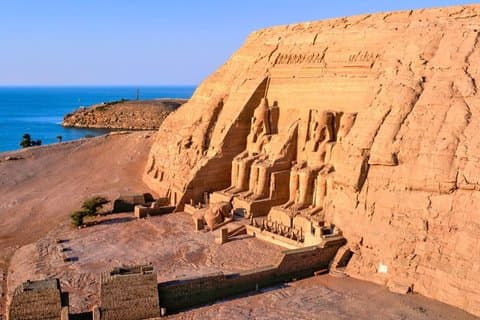 Abu Simbel by Road von Assuan Hotels
