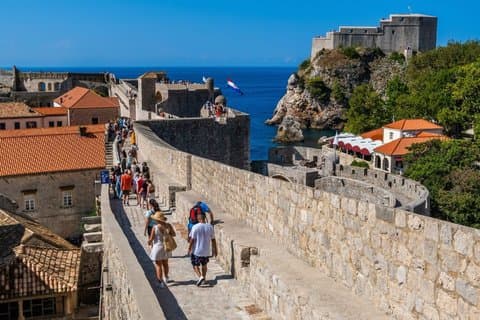 Dubrovnik Stadtmauern Historische Stätten und Blick auf die Adria