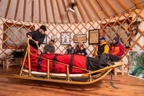 Iditarod Sled Dog Kennel Tour Incontra i cani campioni in Alaska