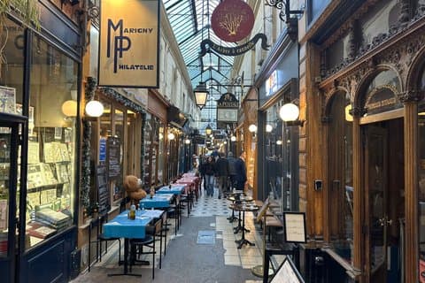 Passaggi nascosti e tour gastronomico dei morsi parigini