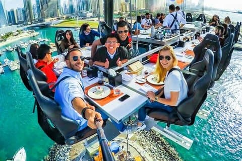 Middag i himlen på Dubai Marina med valfri transfer