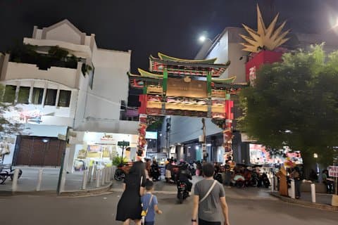 Yogyakarta Night Tour: Food & Cultural Experience