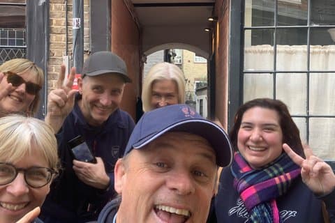 Tour a pie oculto de Westminster con un historiador divertido