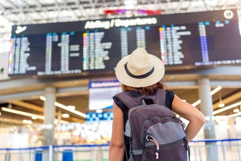 El Gouna: Flyplasstransfer til Hurghada flyplass med snacks!