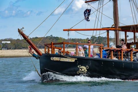 Croisière d'aventure pirate pour enfants à Murrells Inlet