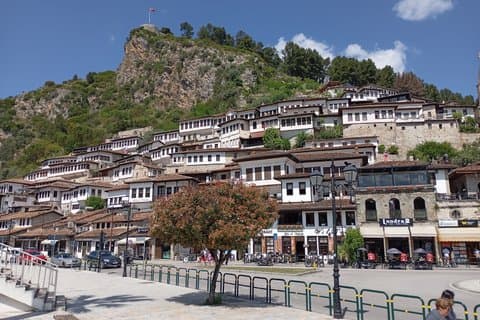 De Tirana : Tour d'exploration de Berat, lac Belshi et agrotourisme