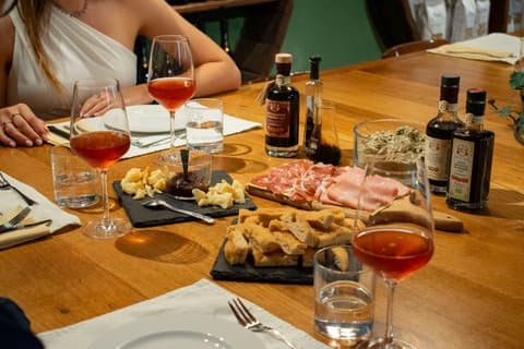 Visita e Degustazione di Aceto Balsamico in Emilia