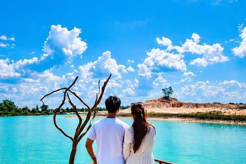 Blue Lake & Relaxing Spa Retreat