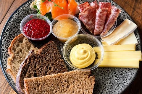 Oslo Food Walking Tour med Fjord Cruise og Open Fire madlavning