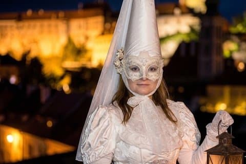 White Lady Night Walk kostumeret tur til Český Krumlov