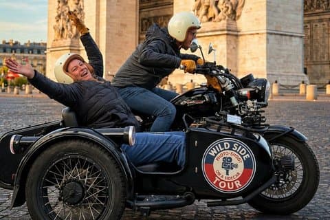 París al lado del coche Un cineasta graba tu momento