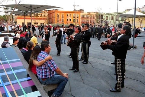 Une vraie soirée Garibaldi MX, avec mariachis, mezcal et tacos