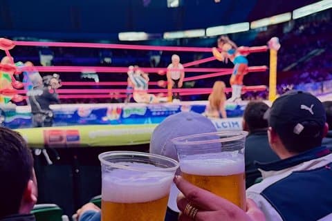 Noite de México Cidade Unreal com Lucha Libre, mezcal, comida mexa