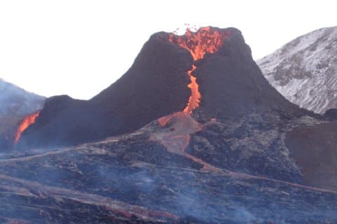 レイキャネス火山と崖の小グループツアー