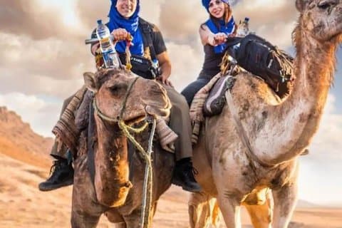 Agafay: Kamelridning i solnedgangen og middag under stjernene fra Marrakech