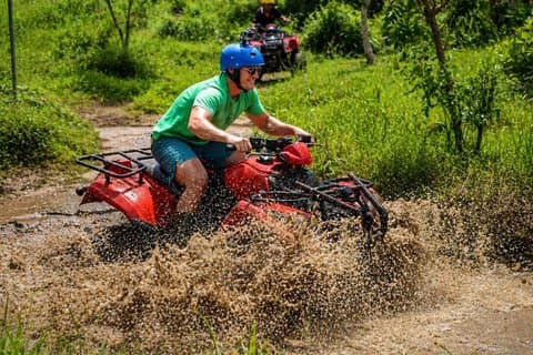 Bali ATV Ride und 2 Wasserfälle mit privatem Transfer