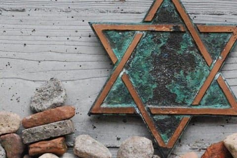 Tour privato da Praga a Terezin Un'esperienza commemorativa commovente