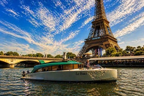 Private VIP cruise with champagne tasting and macaroon