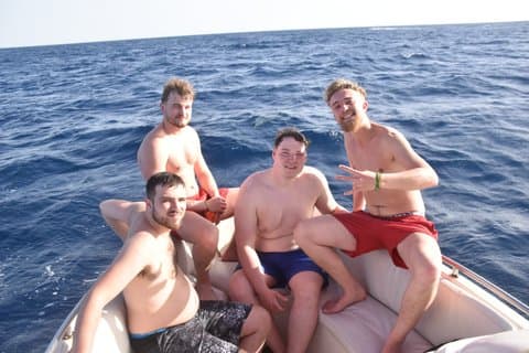 Barco de velocidad de 3 horas con aventura de snorkel en Sharm El Sheikh