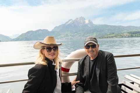 Lucerne: Lake Cruise and Old Town Tour with Guide & Photographer