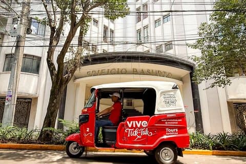 Passeio de tuk-tuk pelos bairros de Roma e Condesa, na Cidade do México.
