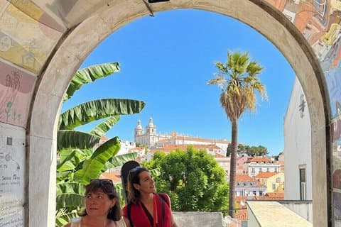 Lissabon Tour: Castle Skip-the-Line + Old Town (& Fado oplevelse)