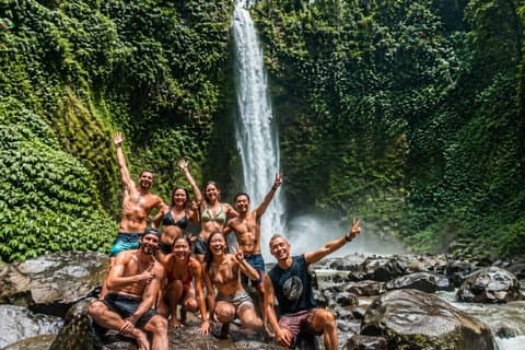 Excursion cachée en cascade à Bali avec coucher de soleil sur le lot de Nungnung et Tanah