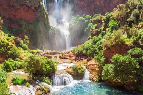 Aus Marrakesch: Tagesausflug zu den Ouzoud Wasserfällen mit Führung und Bootsfahrt