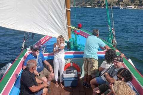 Private Cruise in Lisbon: Traditional 1895 Boat with Drinks