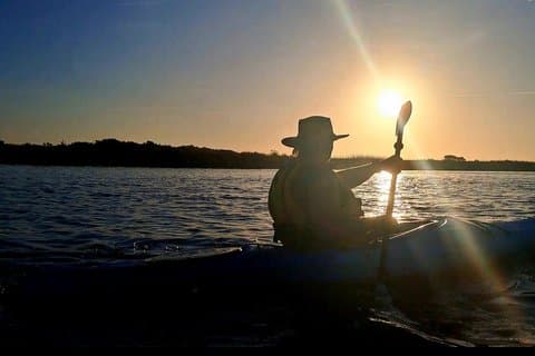 Hoteller i nærheden af Zeke's Island Sunrise Kayak Tour