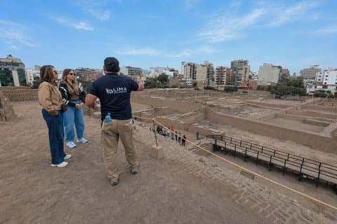 ワカ・プクヤーナ遺跡探訪＋市内観光とカタコンベツアー