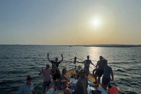 Tour panorámico de 2 horas en crucero al atardecer con bebidas