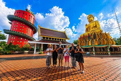 Bangkok: Floating Market, Maeklong Train Market & Dragon Temple