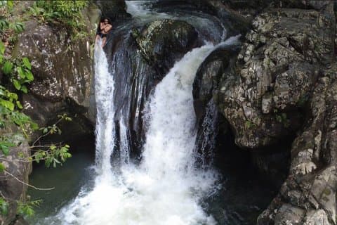 EL Yunque vattenfall och vattenrutschbana strandtur