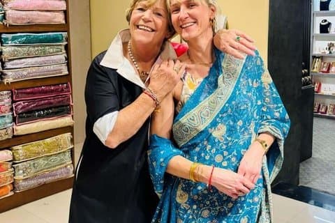 Delhi Shopping Tour with Local Expert – Best Markets & Shops