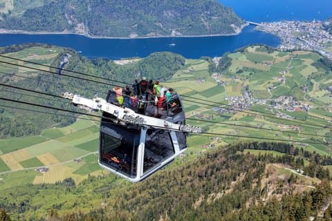 ルツェルンからシュタンザーホルンへのカブリオケーブルカー半日旅行