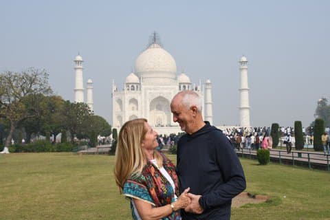 Excursion d'une journée privée au lever du soleil Taj Mahal et Agra depuis Delhi en voiture